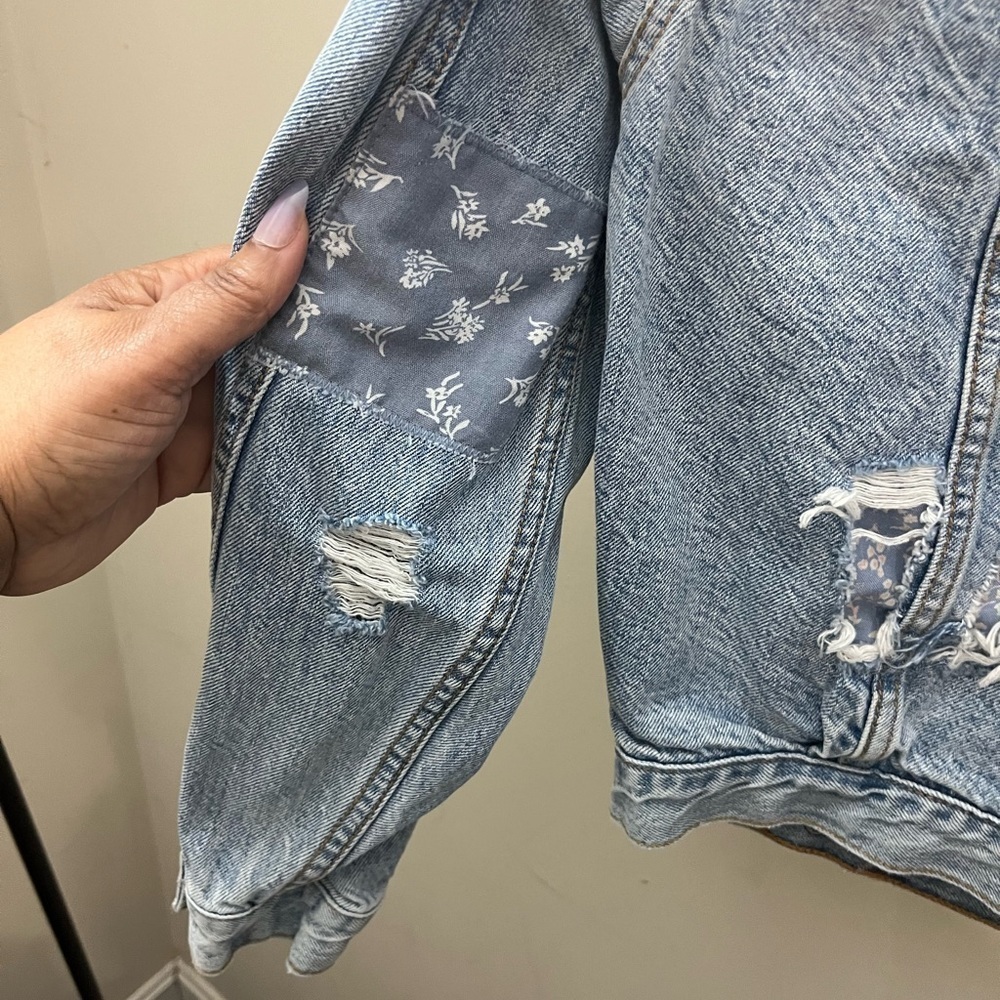 American Eagle Denim Jacket. Size XXS extra extra small. Excellent Condition! - Picture 6 of 11